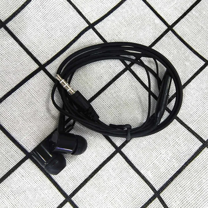 headphones . سماعات